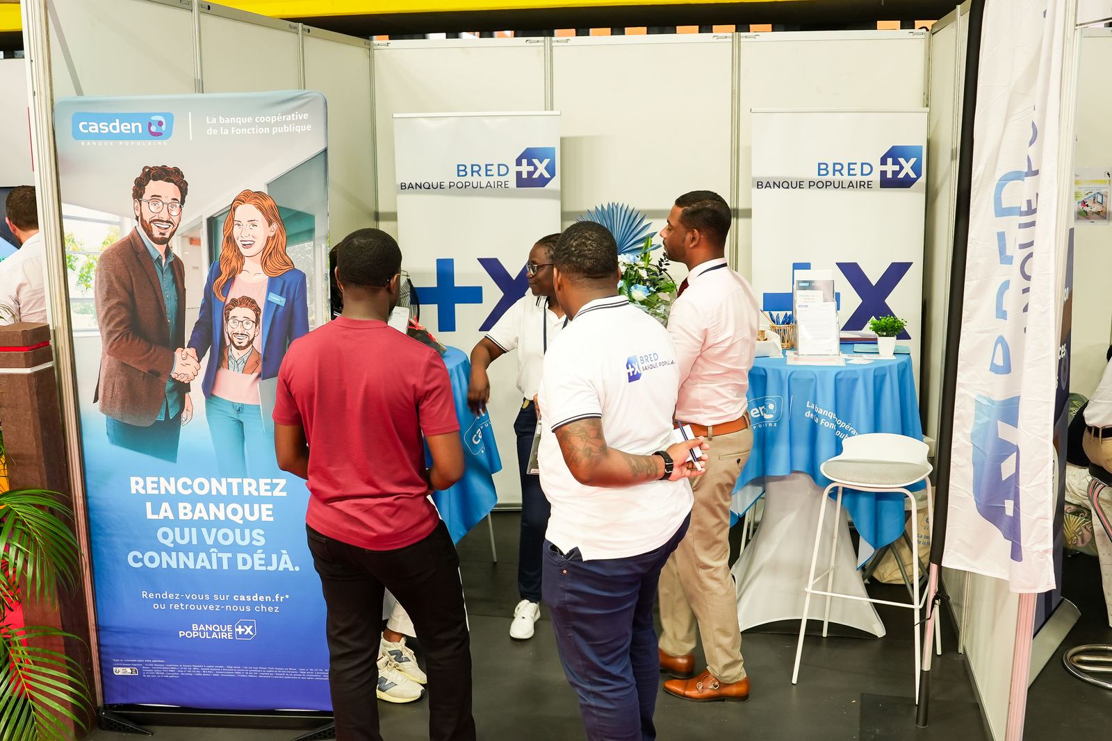 Des stands du Salon des Maires de Guyane
